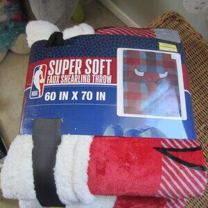 NWT/NBA Chicago Bulls Throw/60 x 70 ~ BRAND NEW WITH TAG!